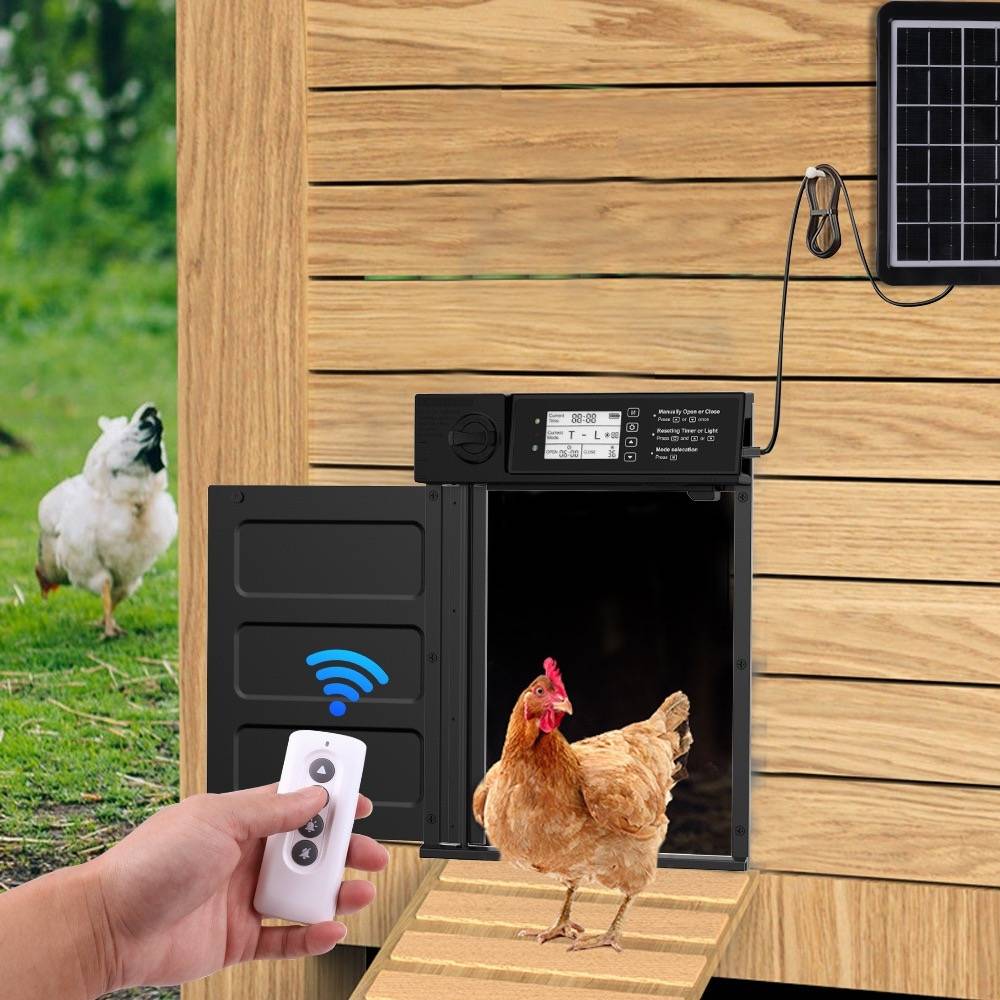 Remote control for the automatic chicken coop door, operable from up to 20 meters away.